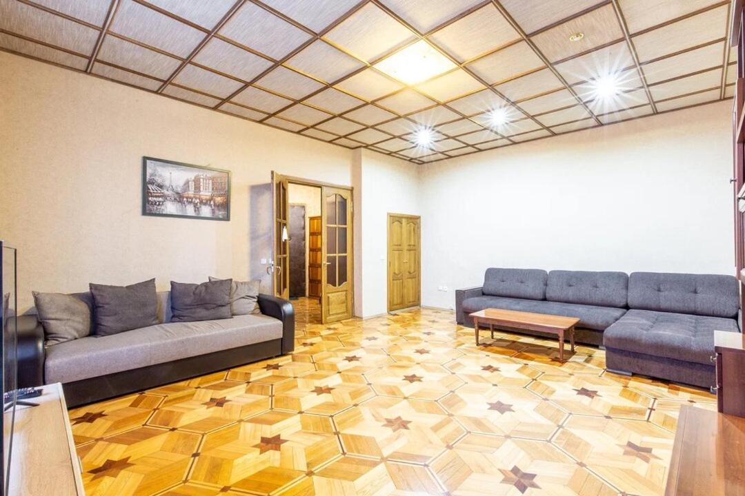 Apartments In The Center Of Minsk On Nezavisimosti 12 Ngoại thất bức ảnh